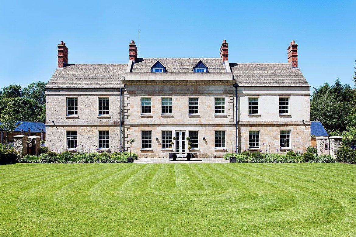 Luxury Houses to Rent for Groups of 20 in the Cotswolds