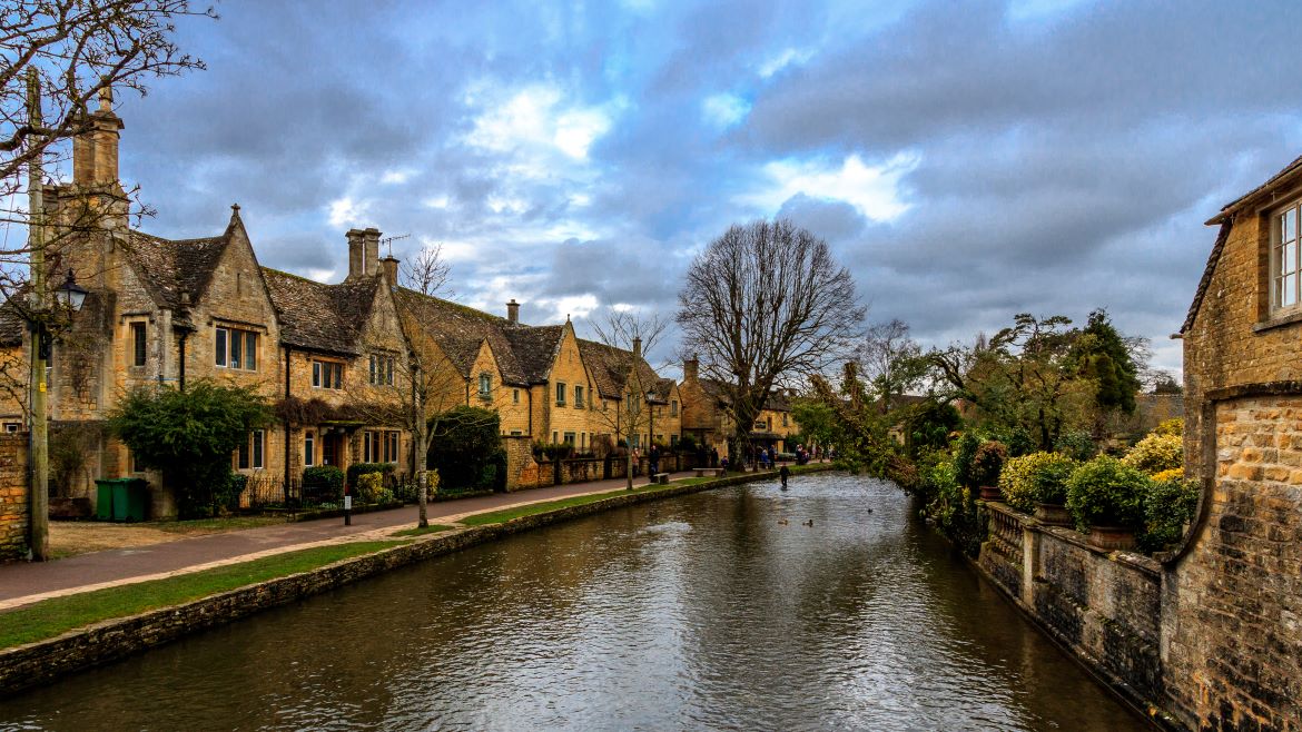 Large Luxury Houses To Rent In The Cotswolds For 70th Birthday Parties