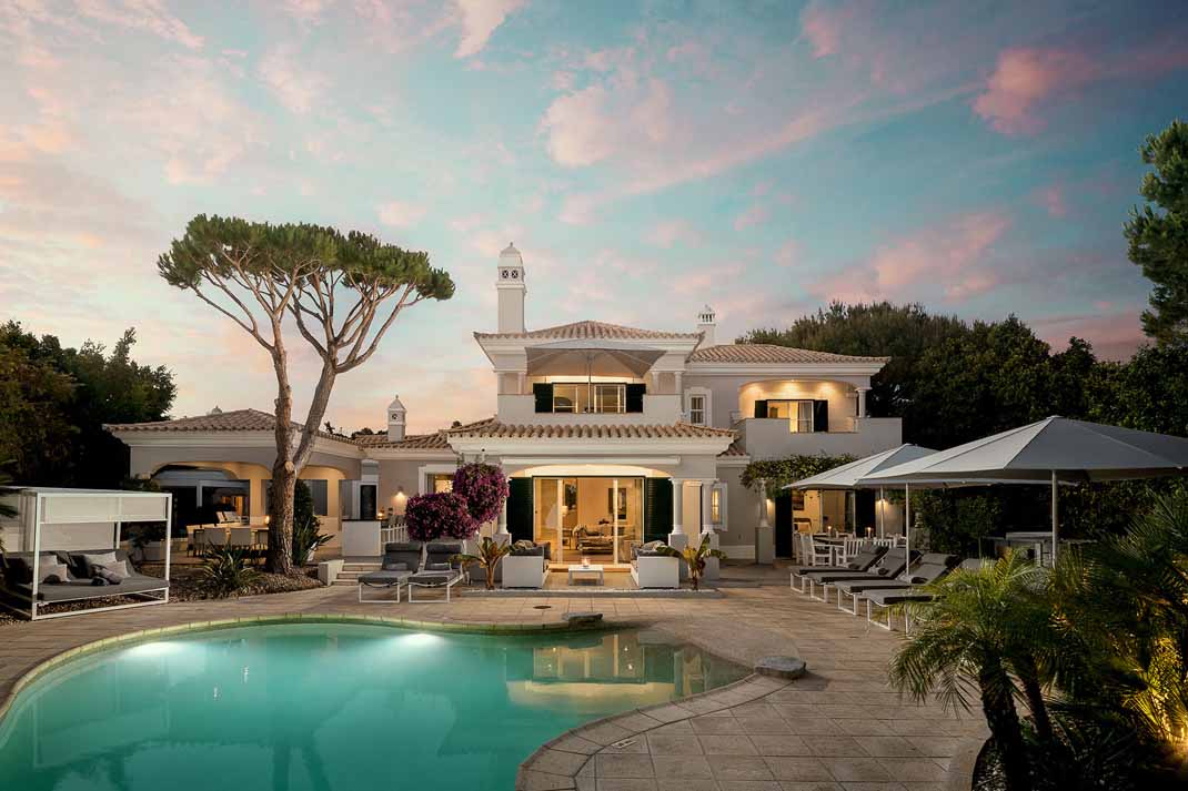 Luxury villa to rent with swimming pool in Dunas Douradas, Algarve, Portugal, ideal for golf and family summer holidays