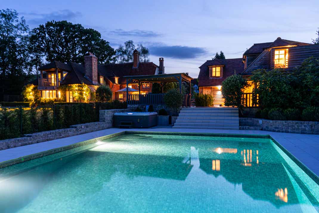 Large Luxury Houses To Rent In Northamptonshire With A Swimming Pool