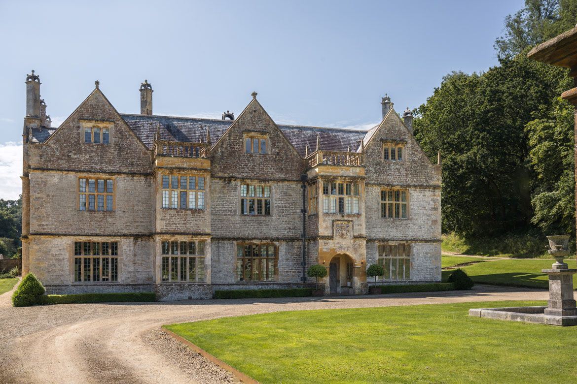 Luxury Houses to Rent for Groups of 16 with a Swimming Pool