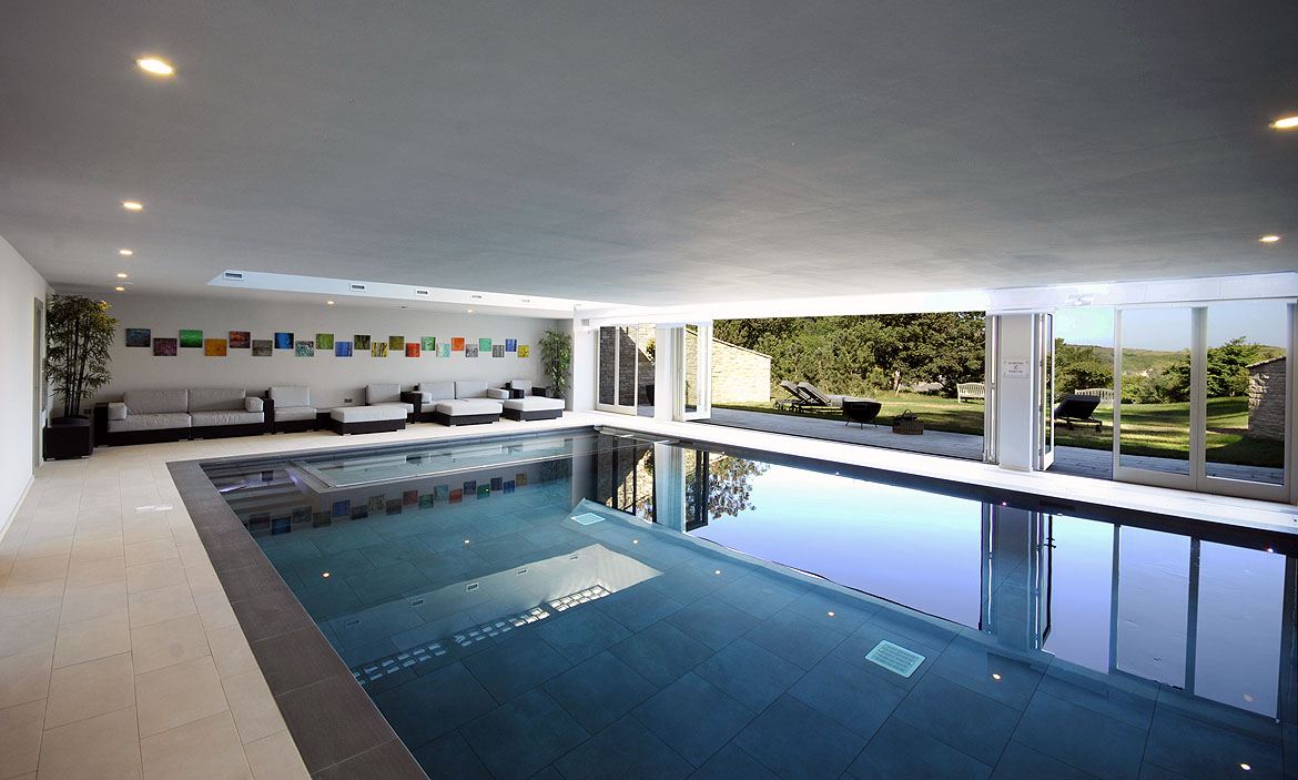 Luxury Houses to Rent for Groups of 20 with a Swimming Pool
