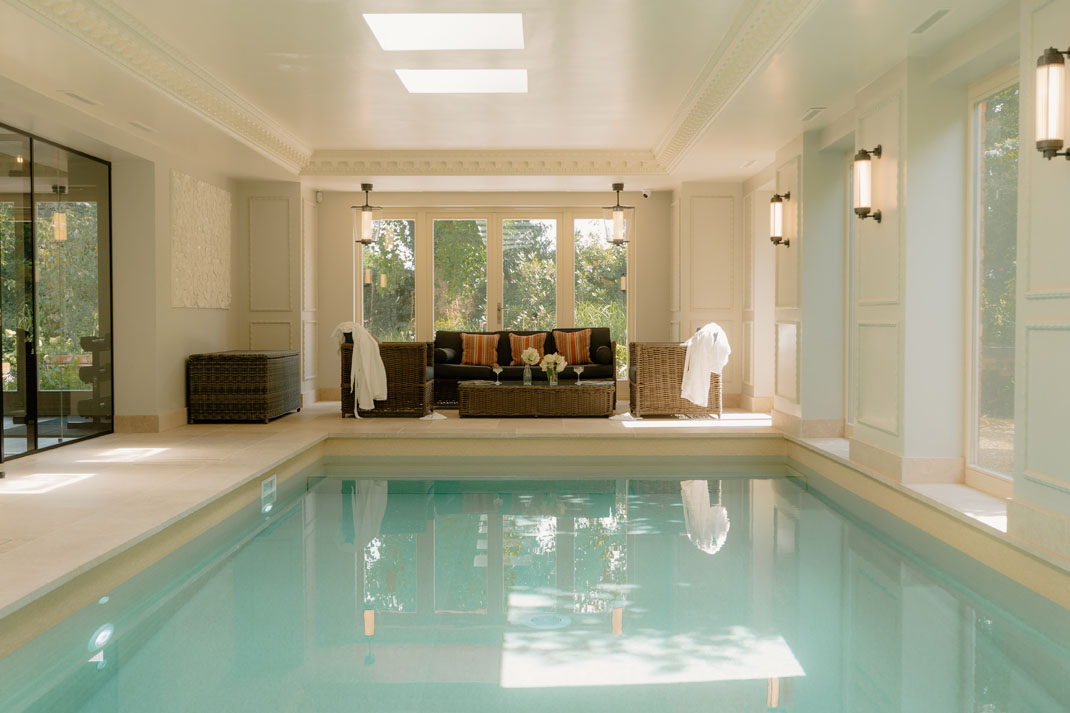 Large Luxury Houses To Rent with a Swimming Pool For Christmas Celebrations
