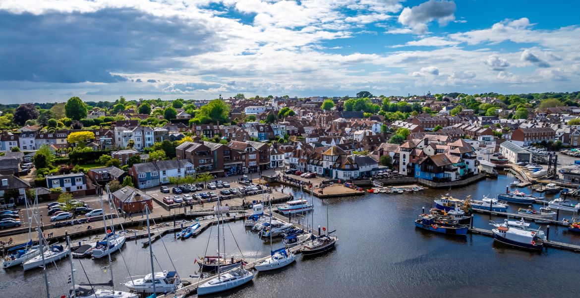 Large Party Houses To Rent In Hampshire