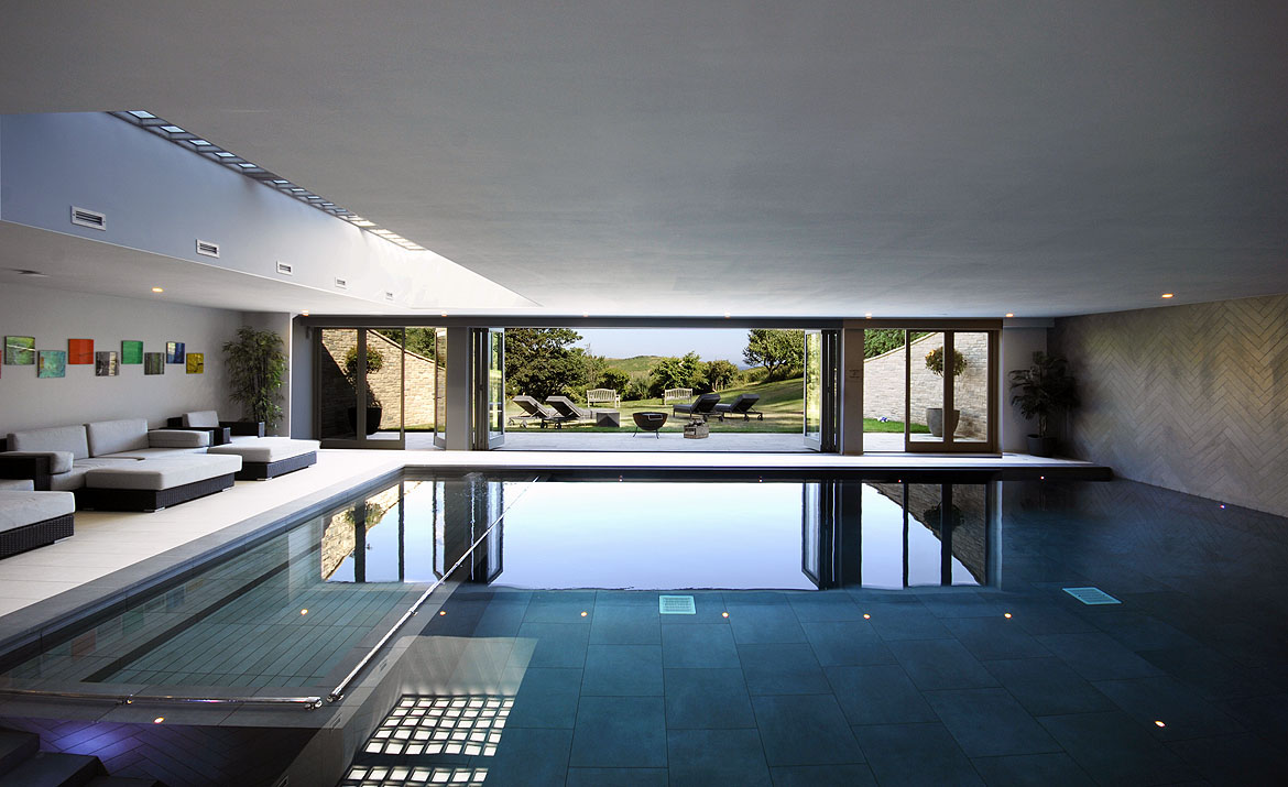 Large Luxury Houses To Rent with a Swimming Pool For 50th Birthday Celebrations