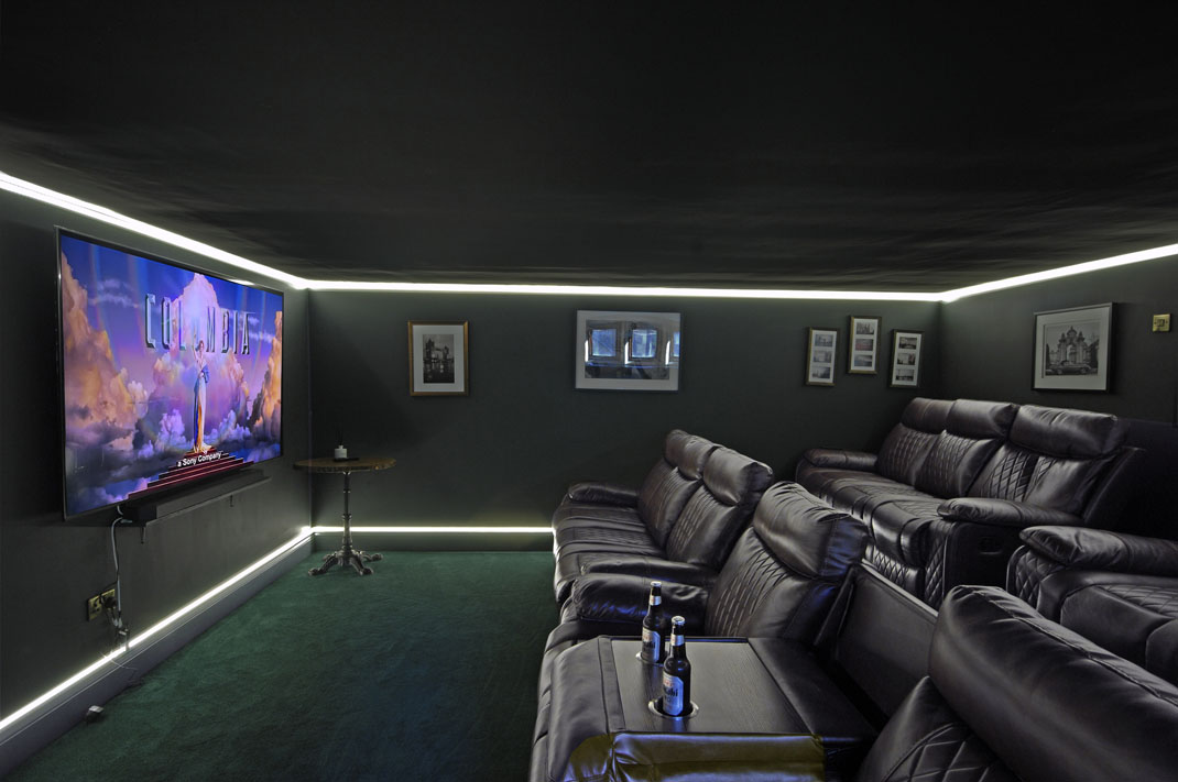 Large Luxury Houses To Rent with a Cinema Room For 50th Birthday Celebrations
