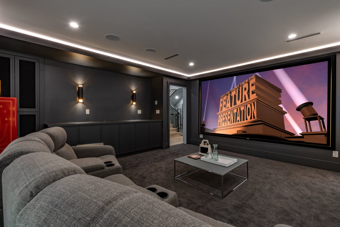 Large Luxury Houses With Home Cinema Rooms To Rent in Wales