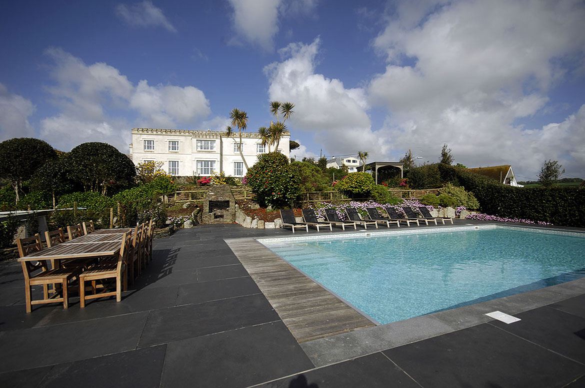 Luxury Large Houses for 20 Guests and More