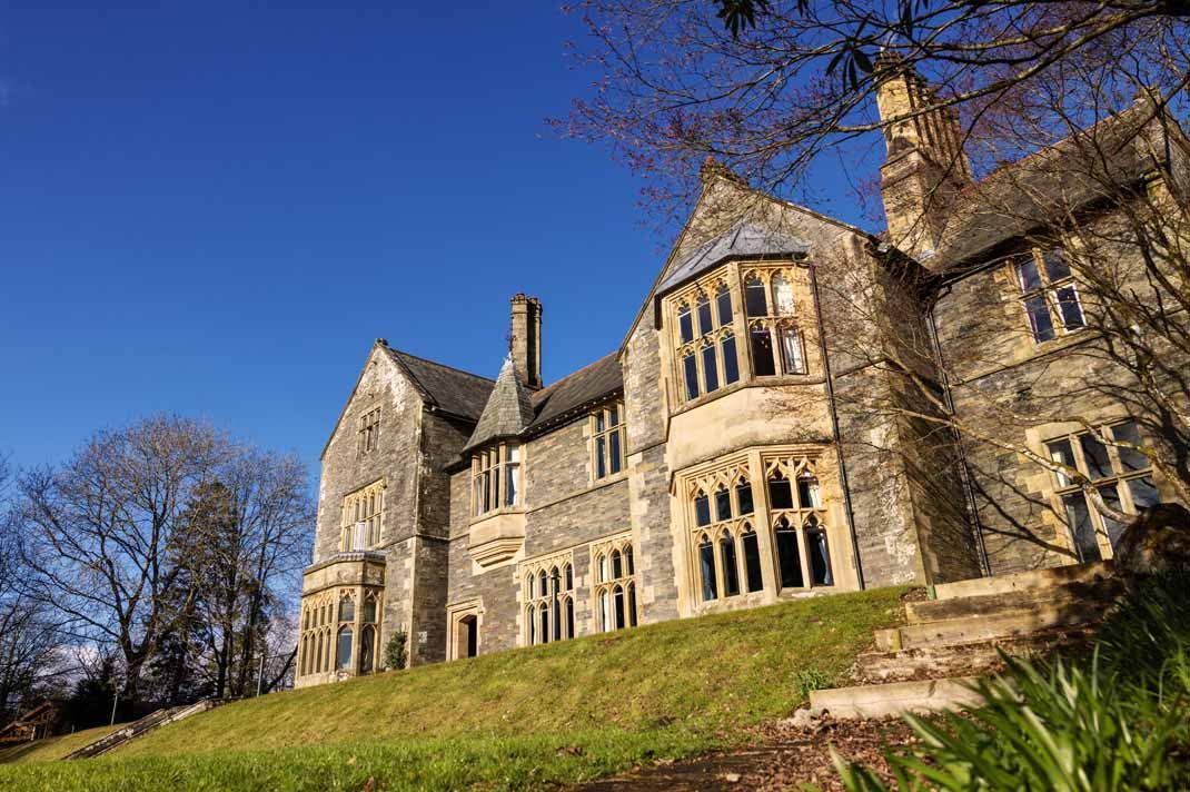 Luxury Houses to Rent for Groups of 20 with a Hot Tub