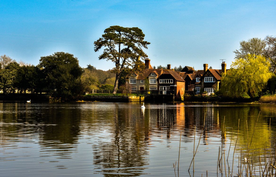 Large Luxury Houses To Rent In Hertfordshire For 50th Birthday Parties