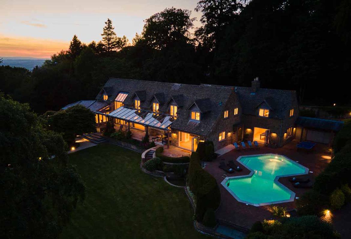 Large Luxury Houses To Rent with a Cinema Room For Anniversary Celebrations