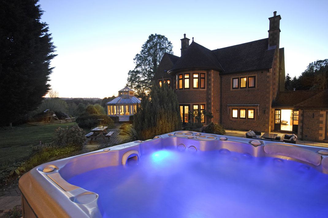 Luxury Houses to Rent for Groups of 10 with a Hot Tub