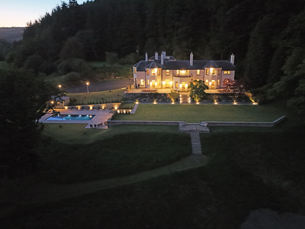 Big Luxury Houses for Hire at New Year – 13 Bedroom Magical Escapes