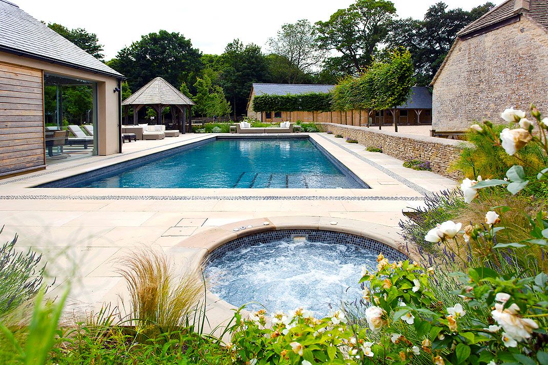 Large Houses To Rent In Oxfordshire With A Swimming Pool