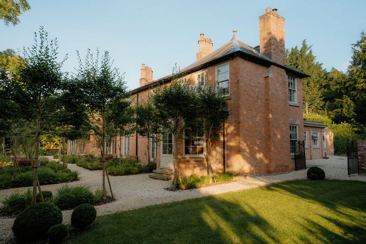 Big Luxury Houses That Sleep 18 Guests