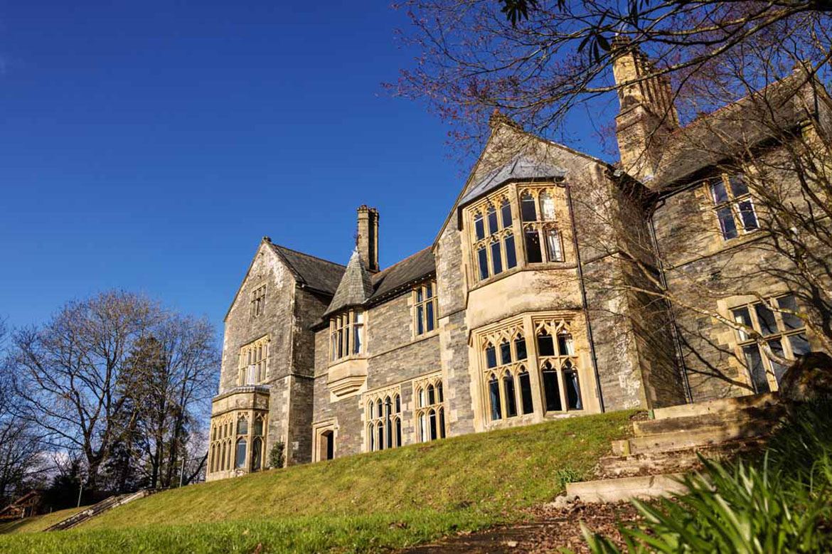 Luxury Houses to Rent for Groups of 30 or More with a Hot Tub