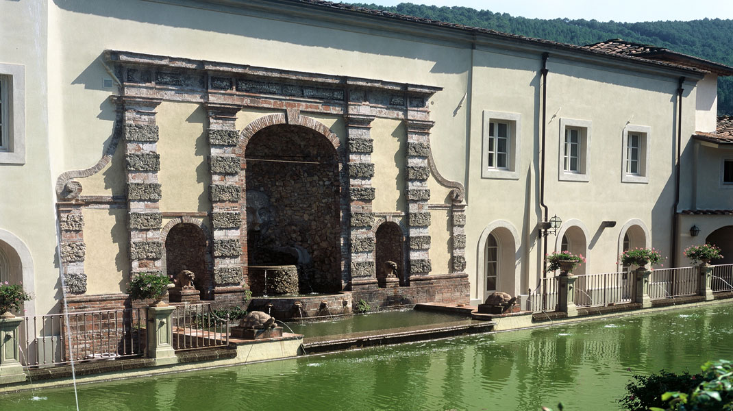 A luxury villa in Lucca, Tuscany with a swimming pool
