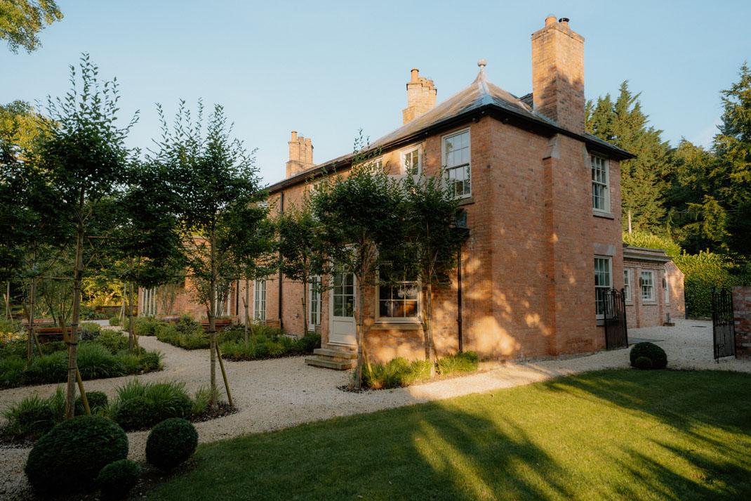 Large Luxury Houses To Rent with a Hot Tub For Christmas Celebrations