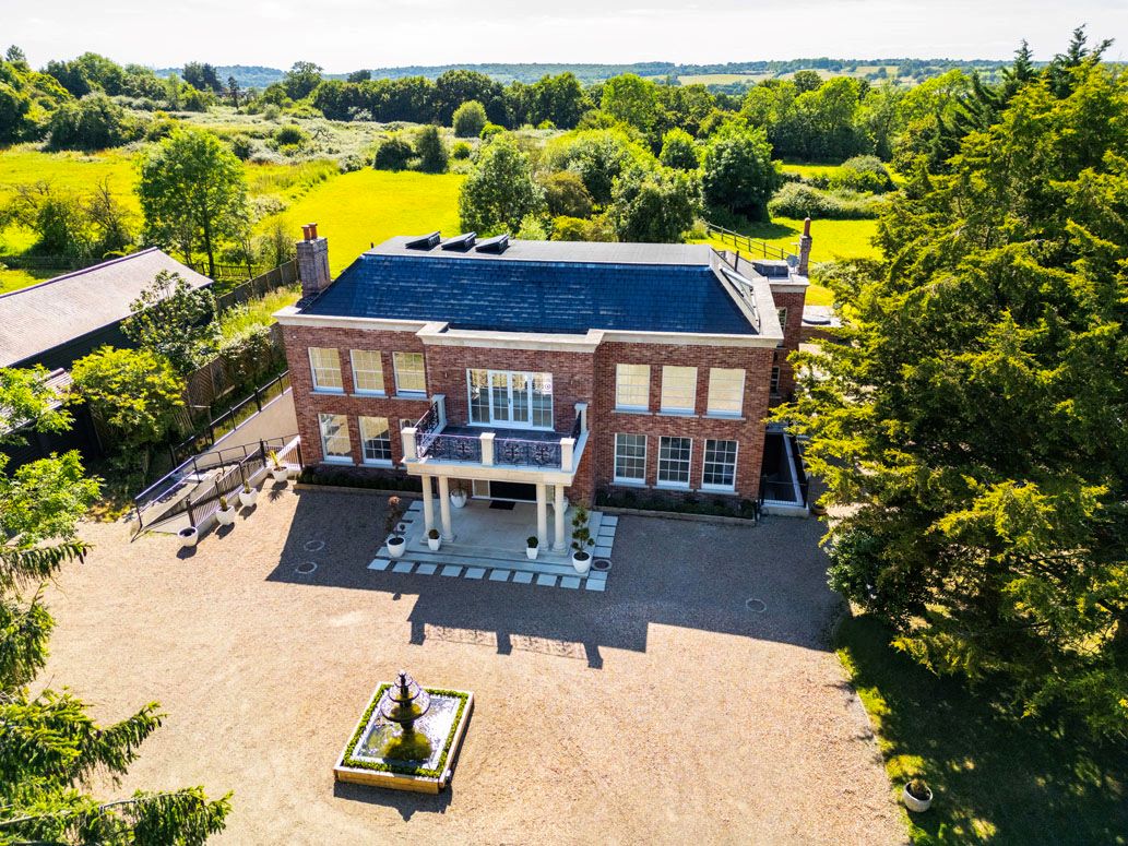 A luxury party house to rent in Essex with an indoor pool