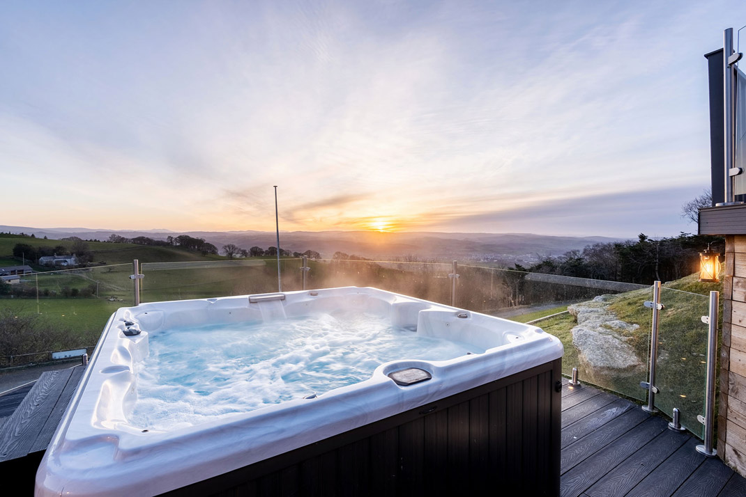 Large Luxury Houses To Rent In Essex With A Hot Tub