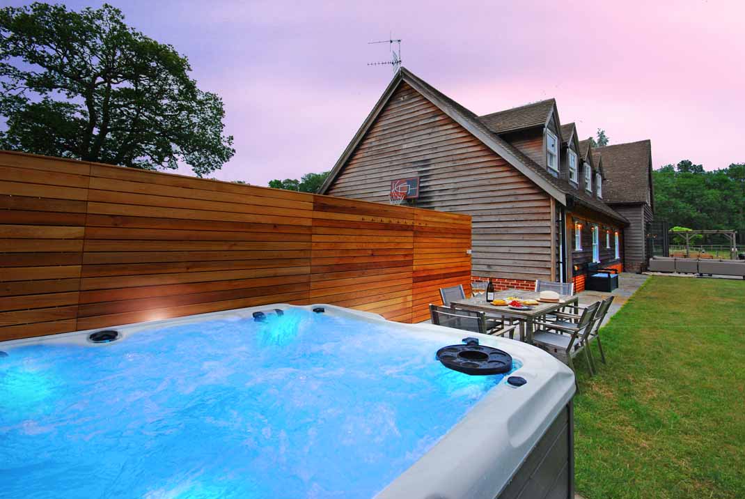 Large Luxury Houses To Rent with a Hot Tub For 50th Birthday Celebrations