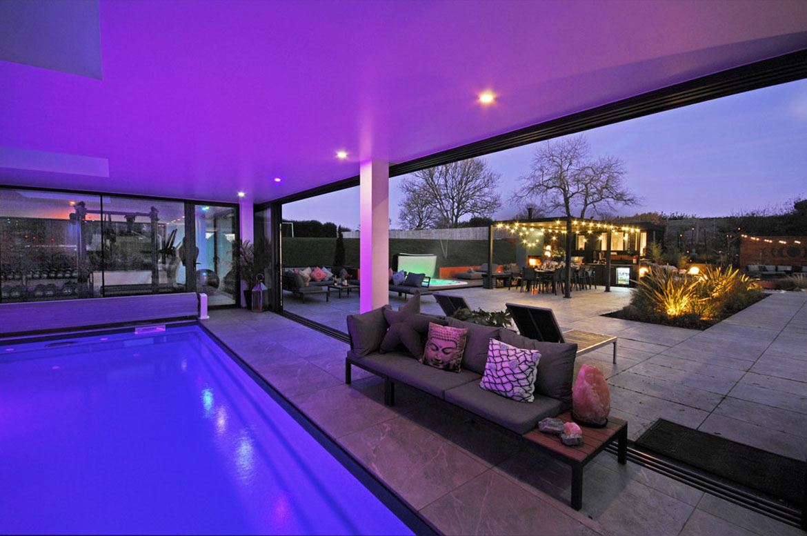 Large Party Houses to rent with a Disco