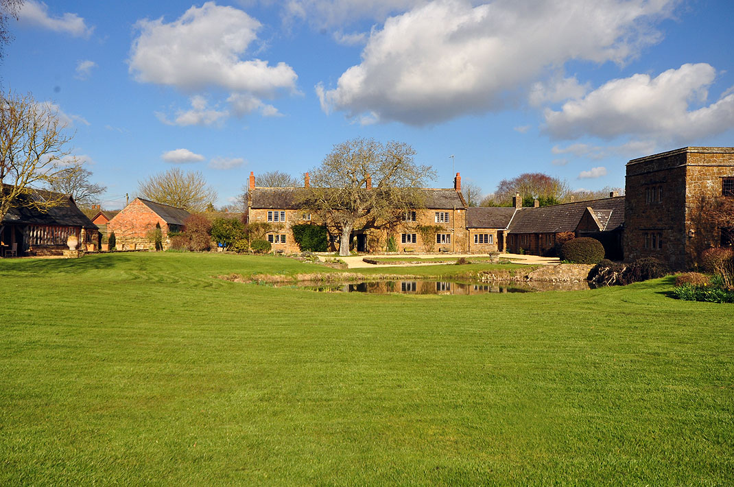 hall-farm-house-overview-the-wow-house-company